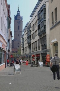 So ähnlich könnte die Johannisstraße in Zukunft aussehen - mittelalterliche Baulinien, aber mit modernen Standardbauten